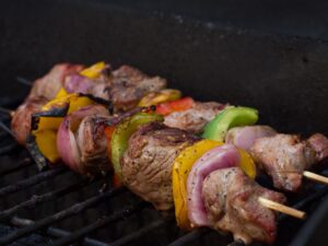 skewer, meat, vegetables-922856.jpg